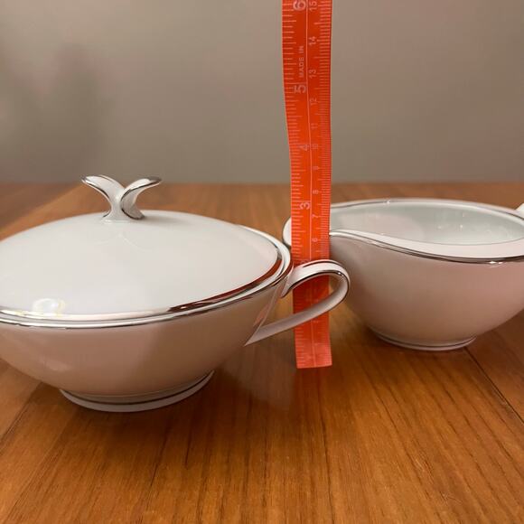 Noritake Cream Sugar Bowl With Lid White Silver China Serving - Picture 10 of 10